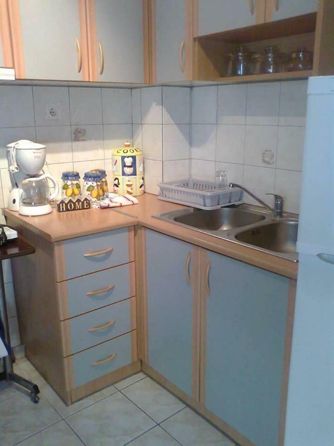 Small And Cosy Appartment- Piccolina Loutráki Buitenkant foto